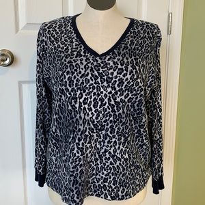 Leopard navy top